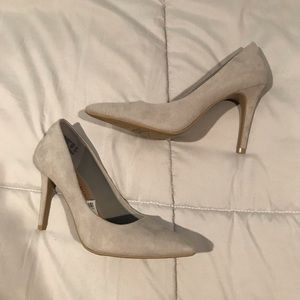NWT ✨ Gray Suede Heels